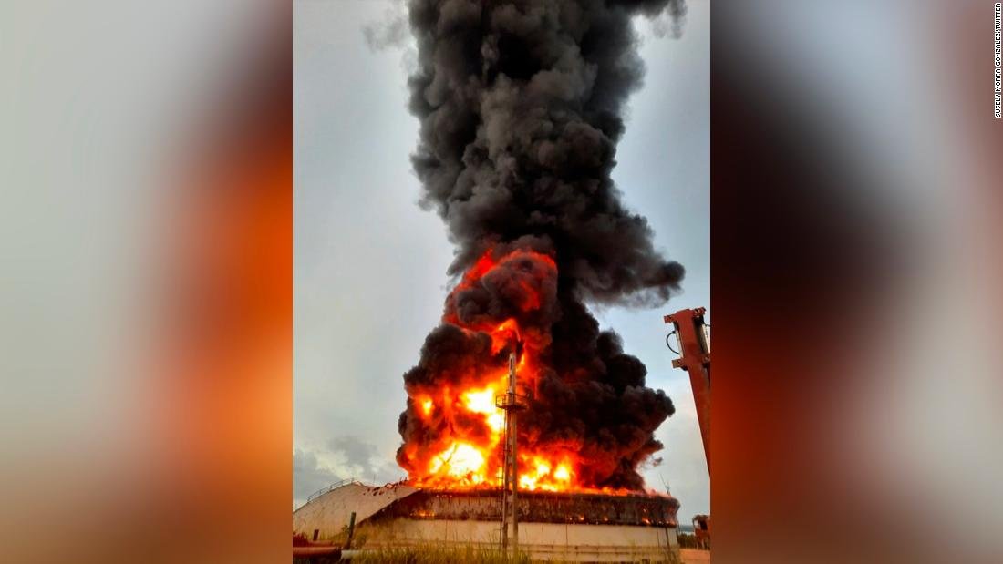Lightning strike on oil storage tank in Cuba causes massive fire | Right Wire Report
